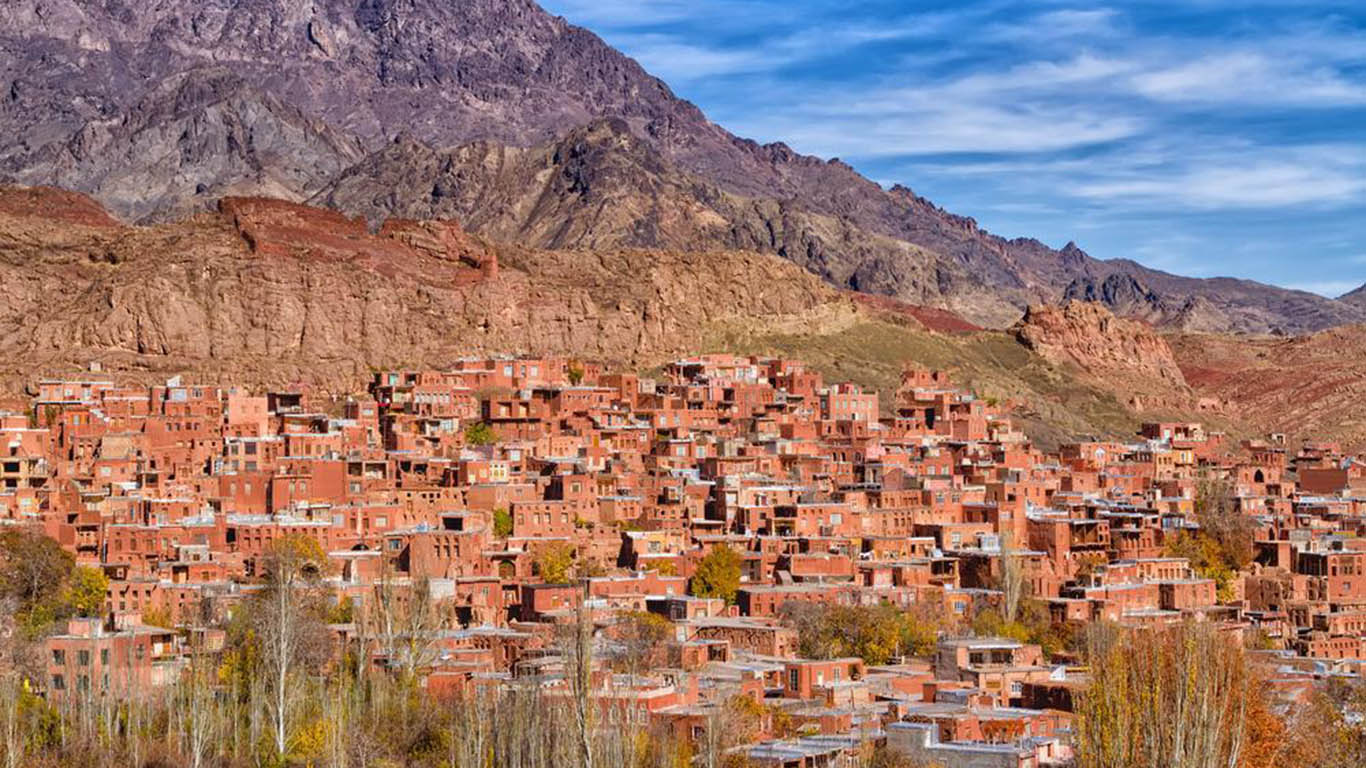 معماری ابیانه؛ روستایی روی دامنه کوه