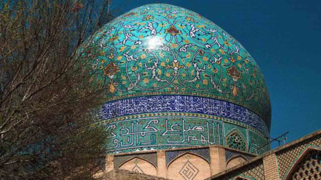 گنبد فیروزه‌ای مدرسه چهارباغ اصفهان
