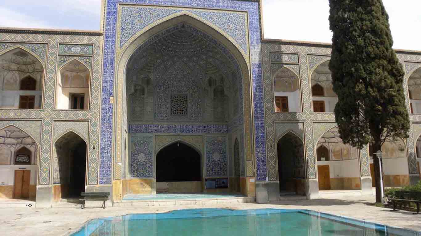 حجره‌های دو طبقه مدرسه چهارباغ اصفهان