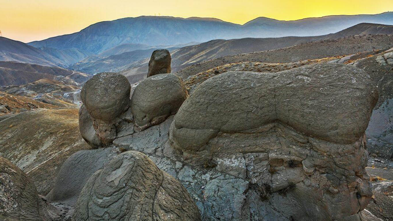 روستای وردیج و واریش تهران با دامنه ارواح سنگی و طبیعت کوهستانی البرز