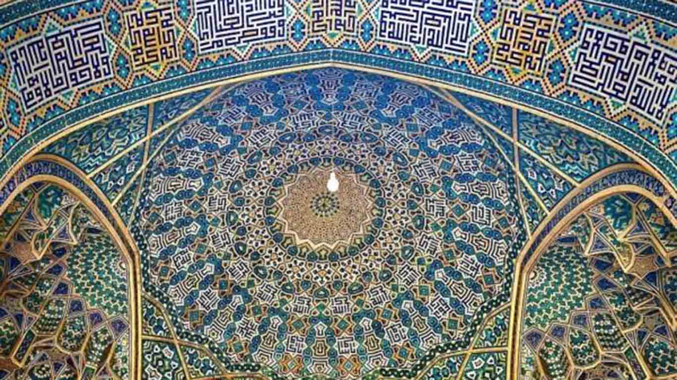 سردر و ورودی کاشی‌کاری‌شده مدرسه چهارباغ اصفهان
