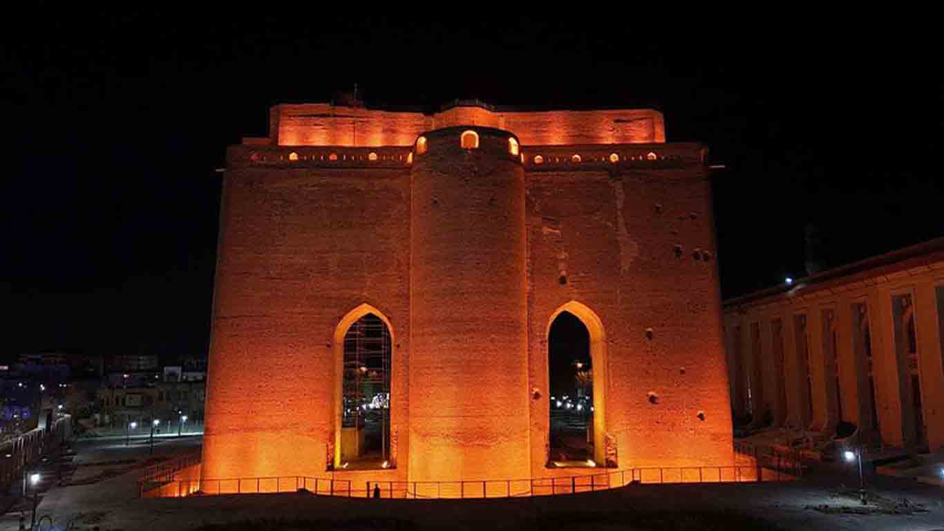نمای شبانه ارگ علیشاه تبریز