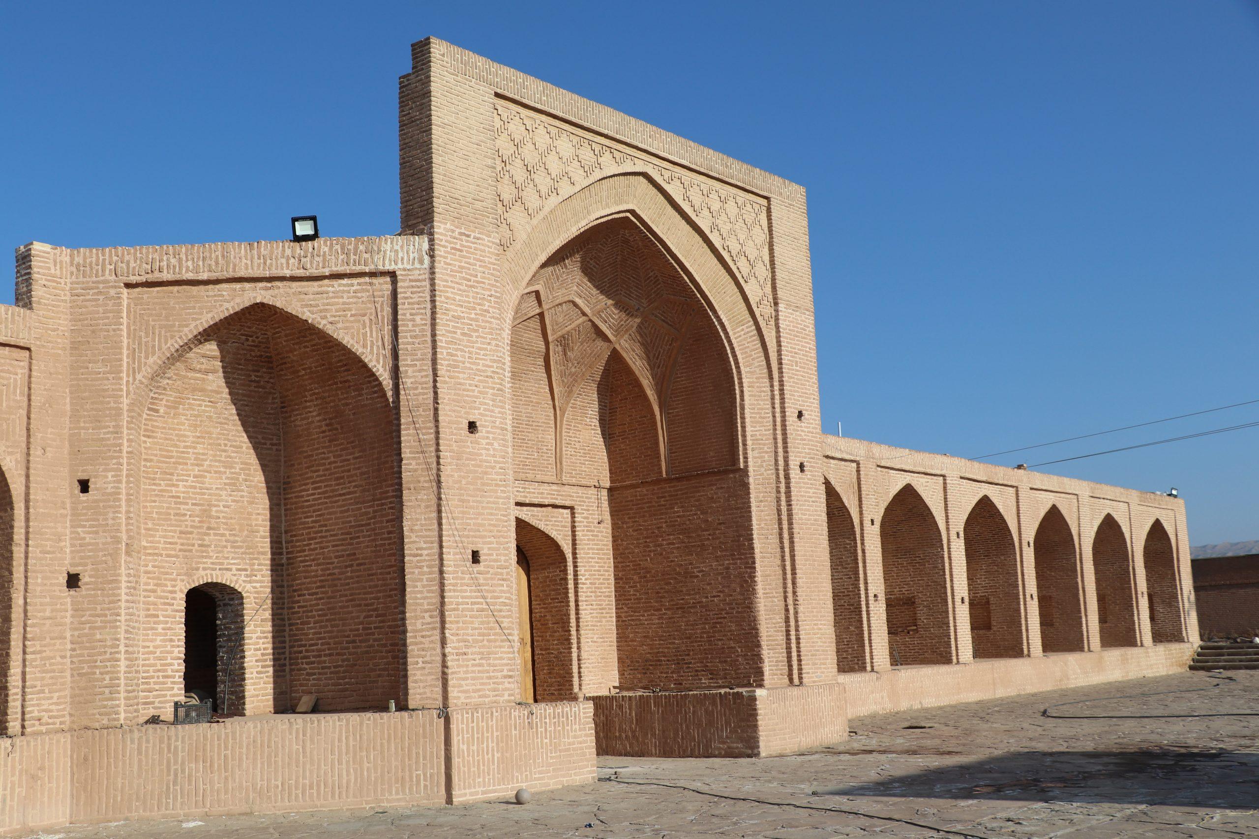 ایوان و معماری کاروانسرای شاه سلیمانی آهوان