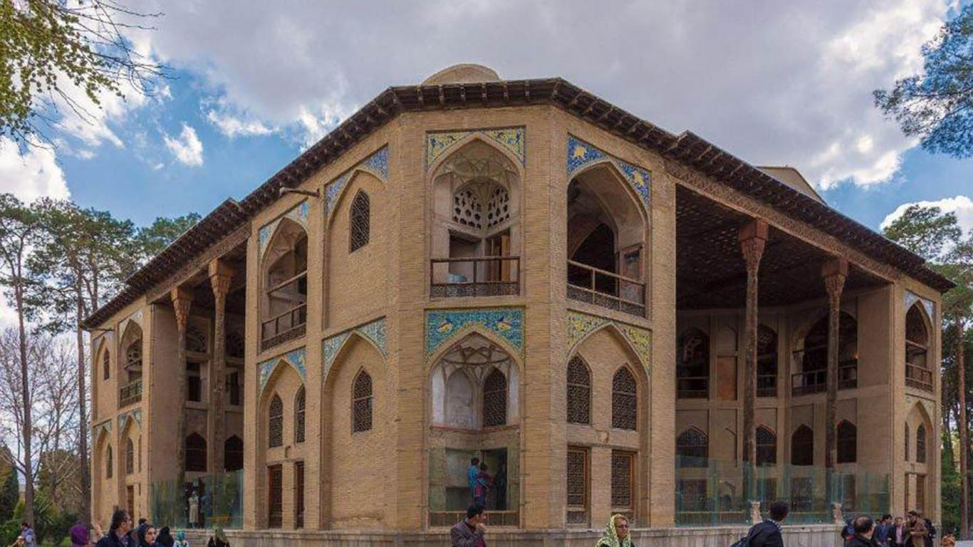 کاخ هشت بهشت اصفهان؛ شاهکار معماری صفوی در باغ بلبل