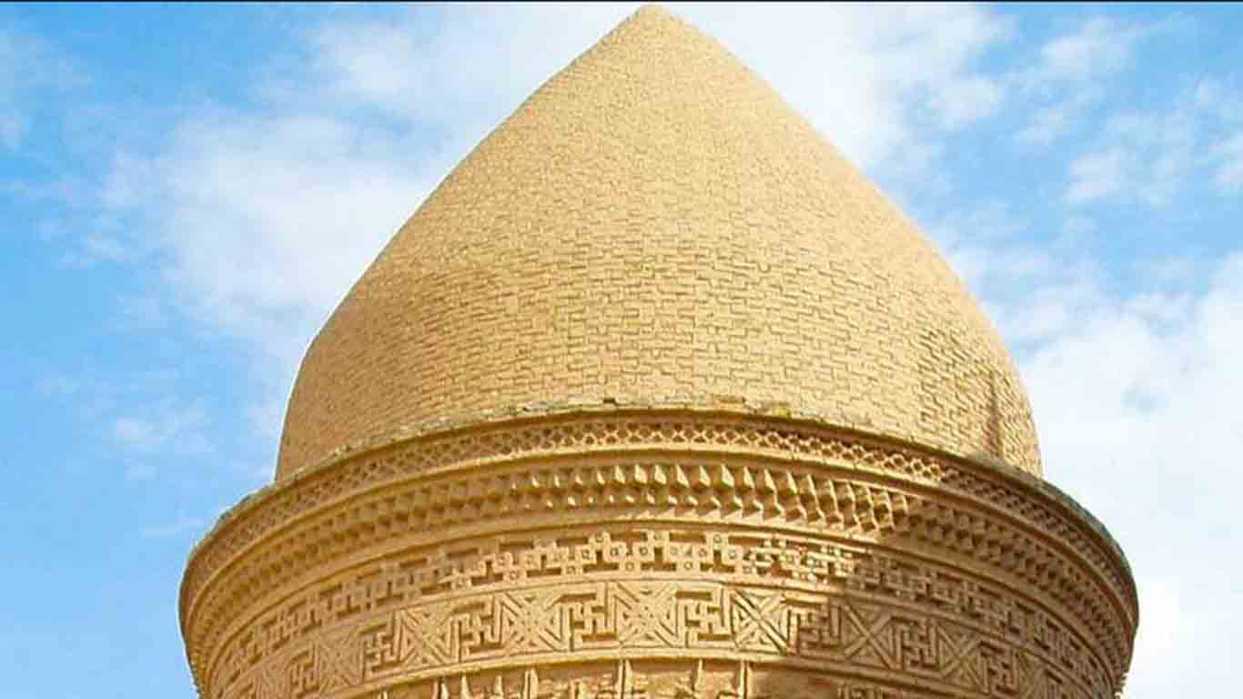 آجرکاری و نقش‌های هندسی برج چهل دختر دامغان