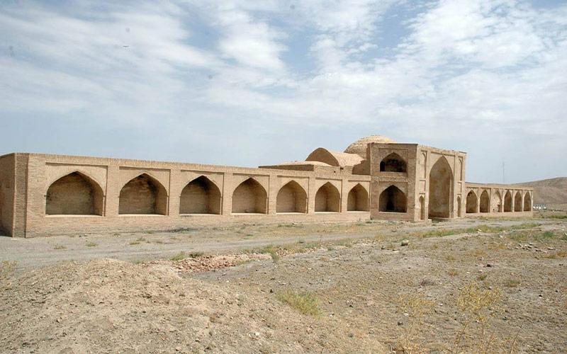 چشم‌انداز کوهستانی منطقه آهوان سمنان