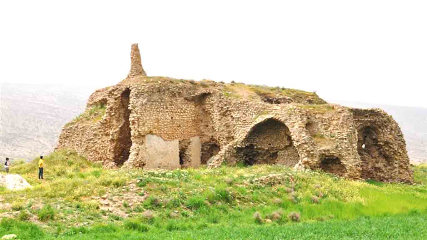 کوشک اردشیر در فهرست آثار ملی ایران به ثبت رسیده است. مشخصات ثبتی منتشرشده برای این اثر، تاریخ ثبت را ۸ خرداد ۱۳۸۰ و شماره ثبت را ۳۸۹۰ اعلام میکنند.