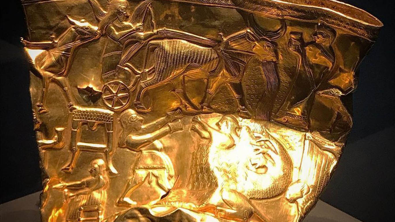 جزئیات نقش‌های روی جام زرین حسنلو
