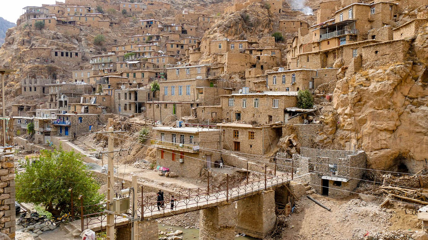 نگین پلکانی ژاورود در آغوش کوههای زاگرس روستایی پالنگان