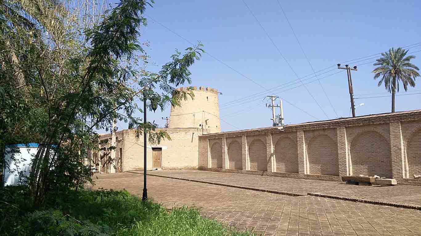 نمای ساختمان اصلی عمارت صمیمی رامهرمز در باغ تاریخی صمیمی
