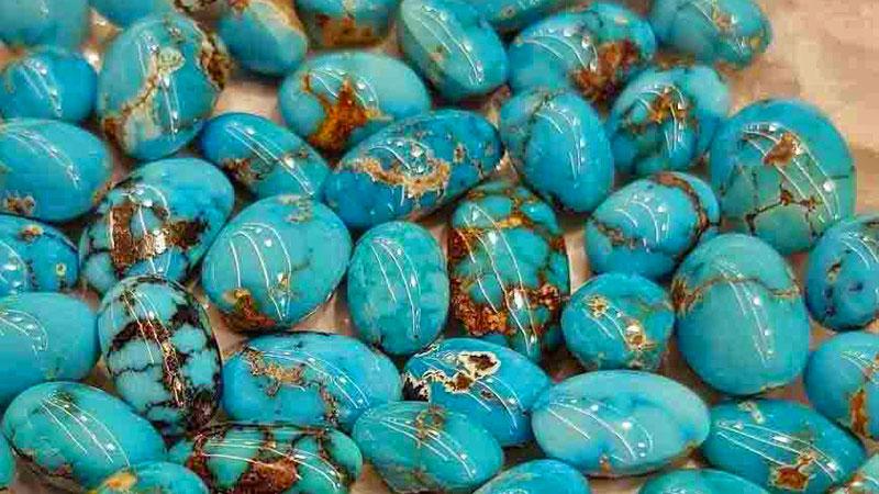 سنگ فیروزه یک سنگ ارزشمند و سوغاتی شهر نیشابور