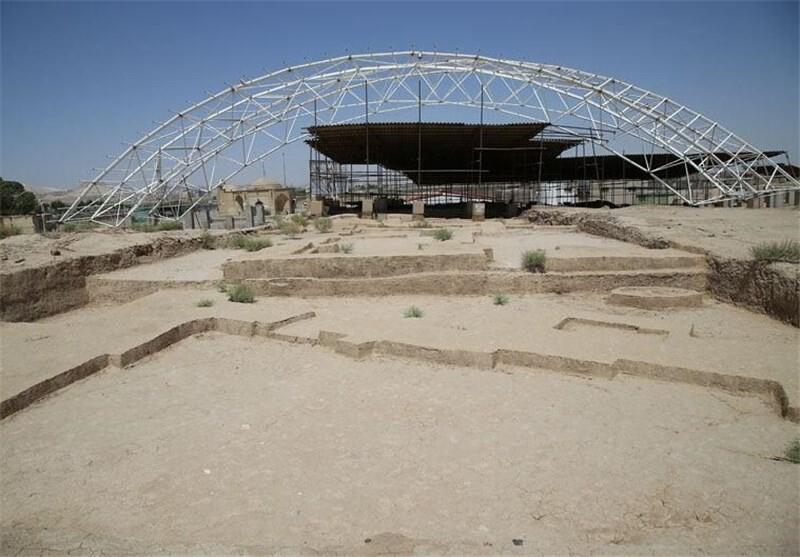 بقایای معماری و فضاهای باستانی تپه قلیدرویش قم