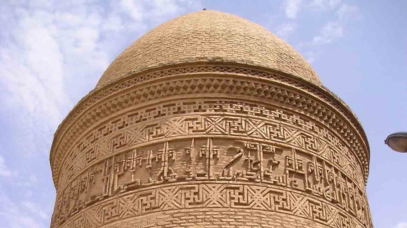 نمای معماری و آجرکاری برج چهل دختر دامغان