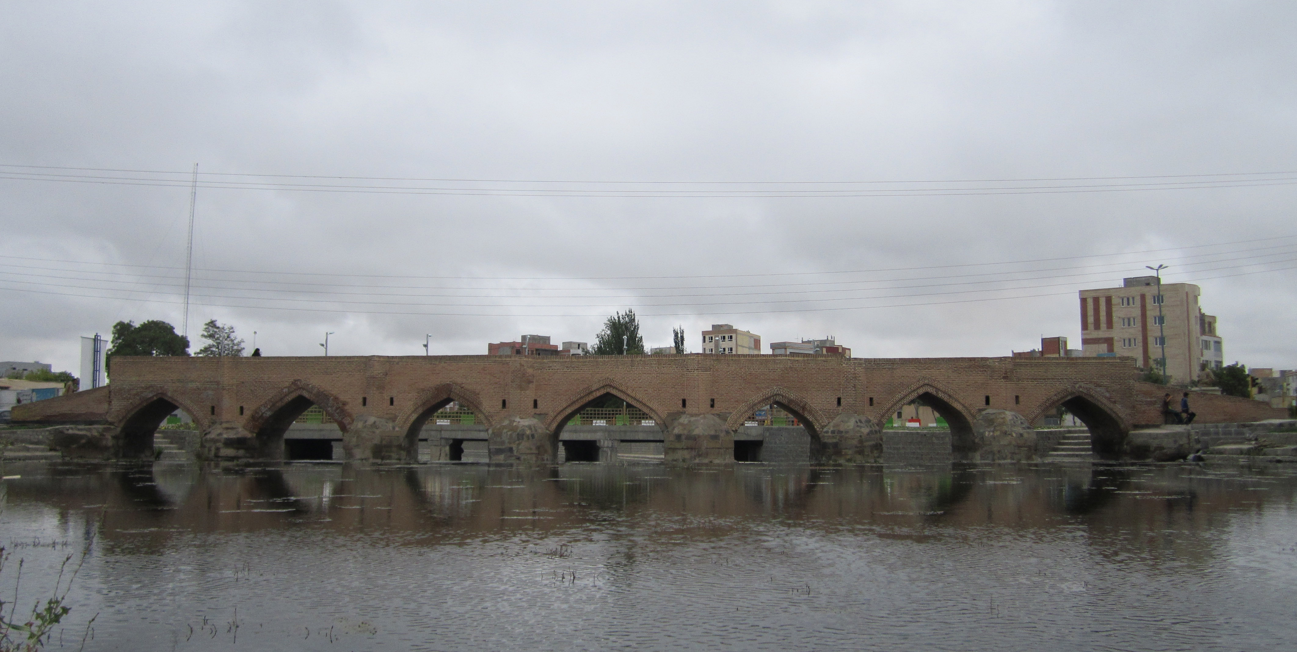 نمای پل هفت چشمه اردبیل یا پل داش کسن بر روی رودخانه بالیقلوچای