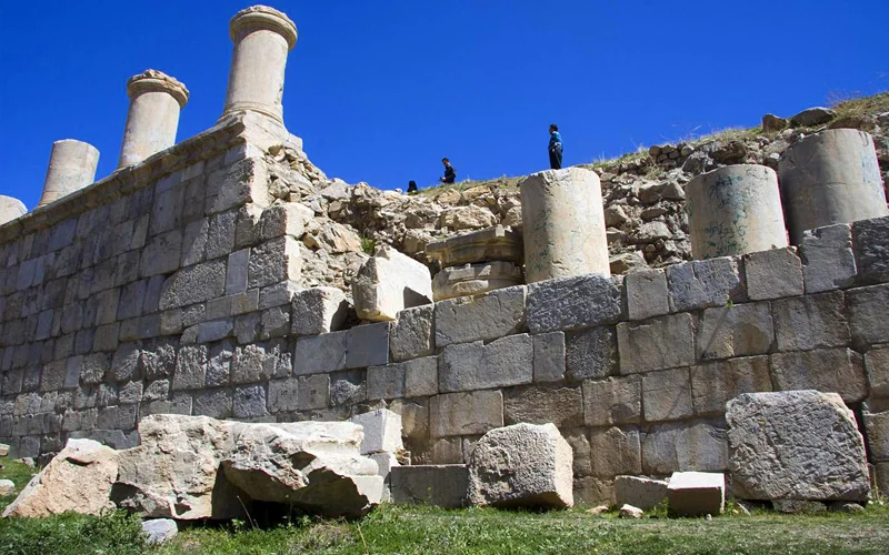 معبد آناهیتا کنگاور؛ راز بنای سنگی شگفت‌انگیز ایران