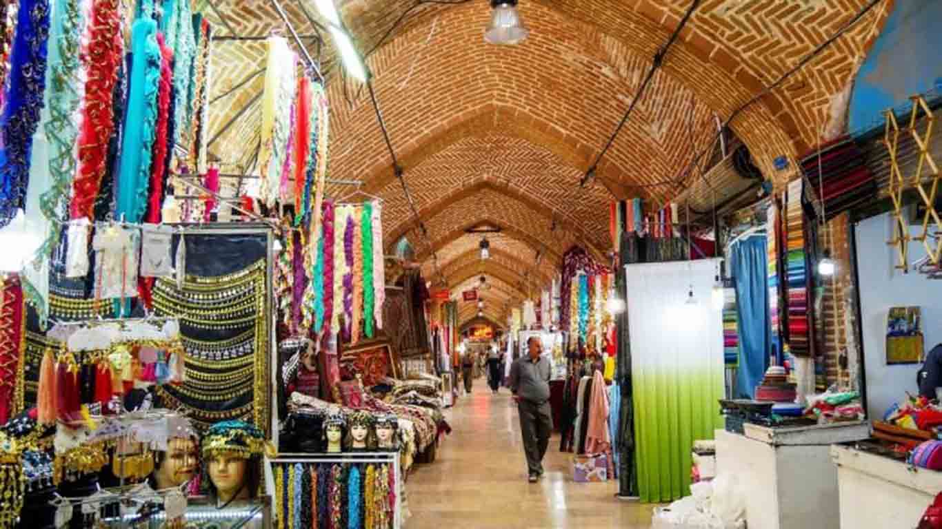 نمای بازار تاریخی و سرپوشیده سنندج در مرکز شهر کردستان