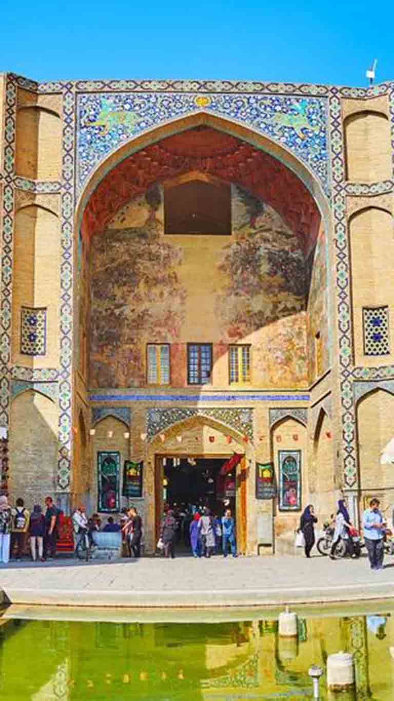 نمای اصلی سردر بازار قیصریه اصفهان