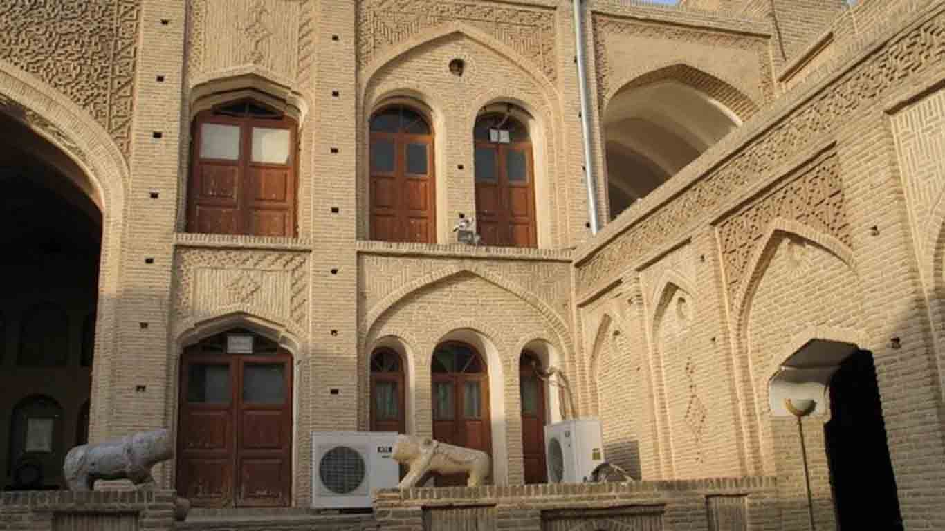 آجرکاری سنتی و نقش‌های هندسی خانه تیزنو دزفول