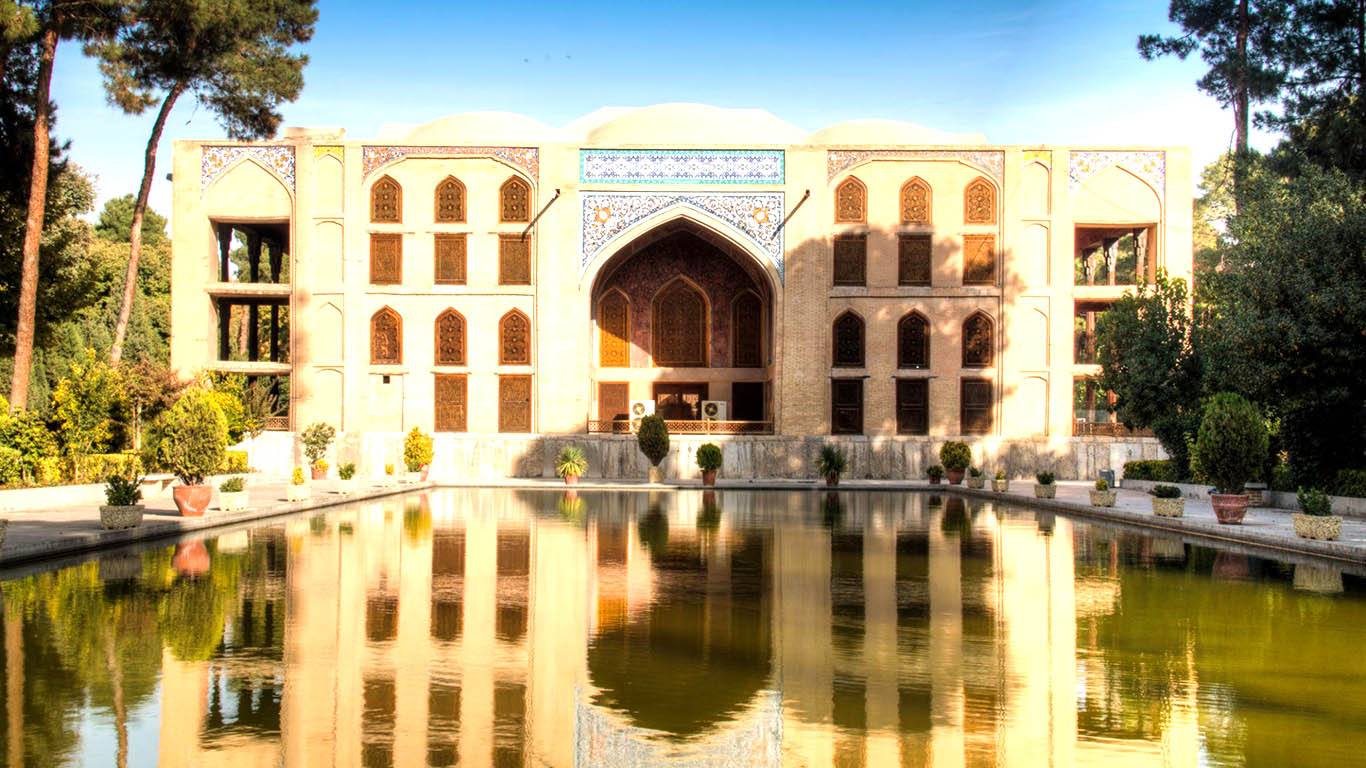 کاخ هشت بهشت اصفهان؛ شاهکار معماری صفوی در باغ بلبل