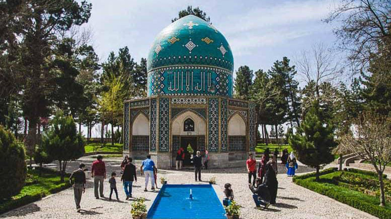 نمای اصلی آرامگاه عطار نیشابوری در نیشابور