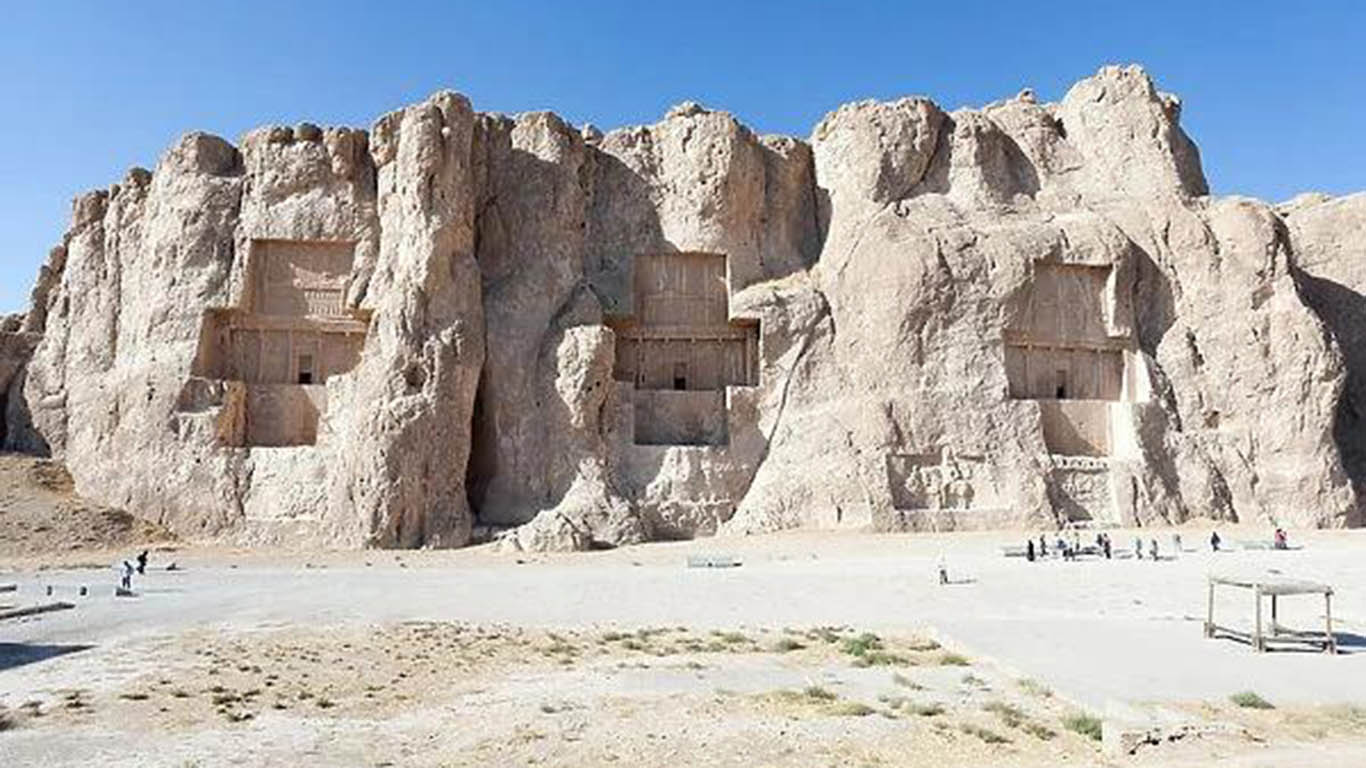 نقش رستم شیراز؛ آرامگاه چهار پادشاه هخامنشی در دل کوه
