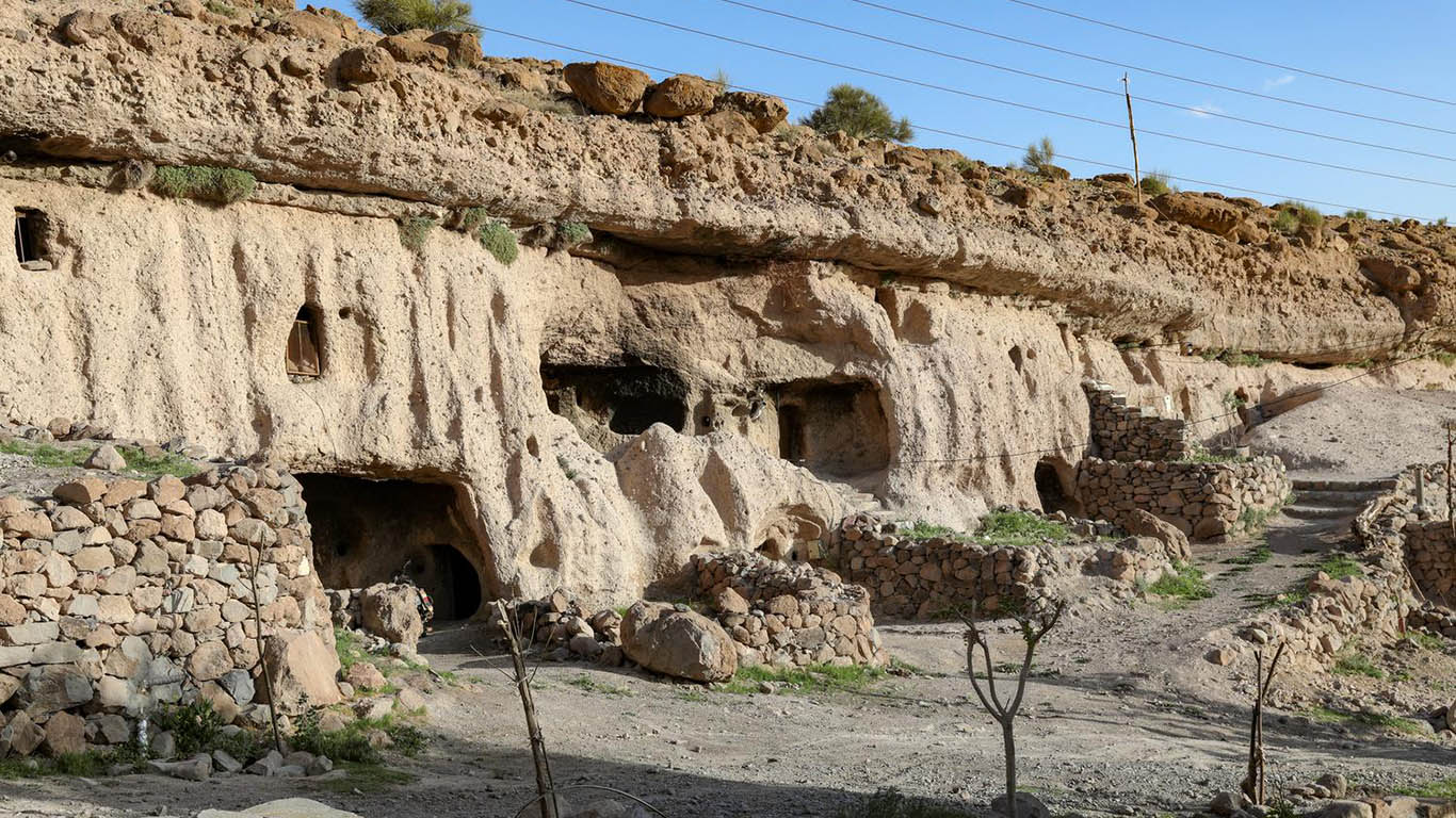 روستای میمند کرمان؛ راهنمای سفر به دهکده صخره‌ای ایران