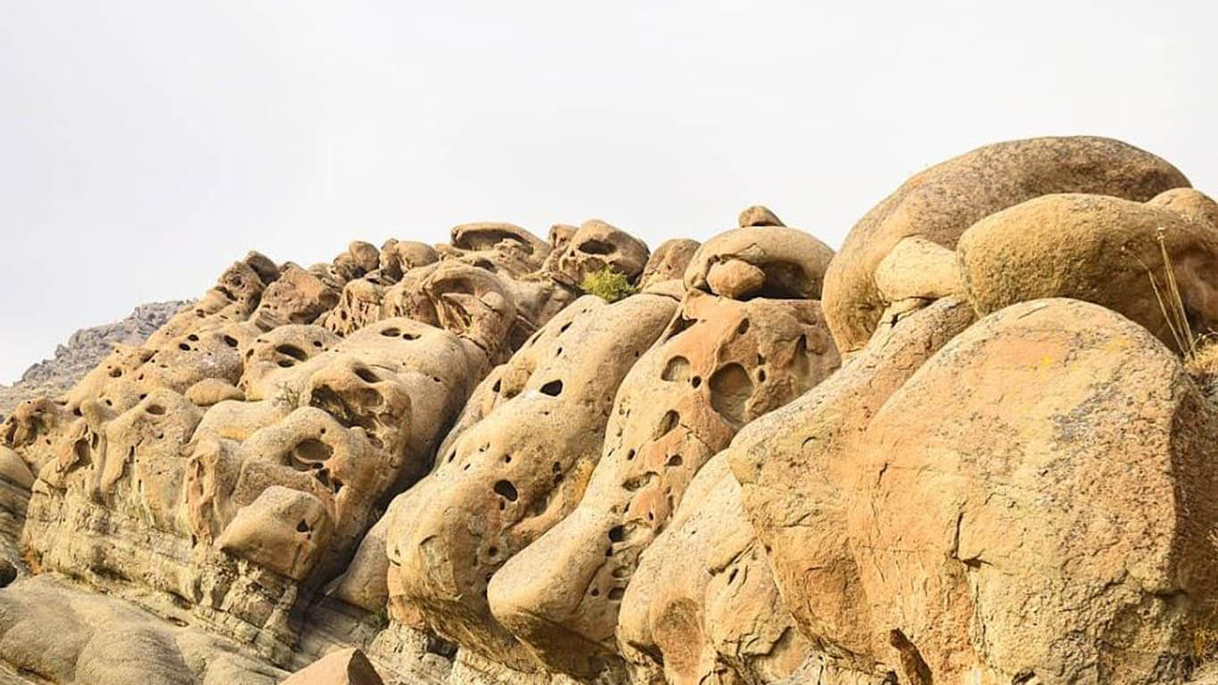 روستای وردیج و واریش تهران با دامنه ارواح سنگی و طبیعت کوهستانی البرز