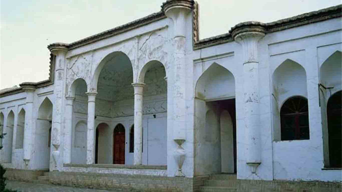 ساختمان و نمای نزدیک باغ شوکت آباد بیرجند