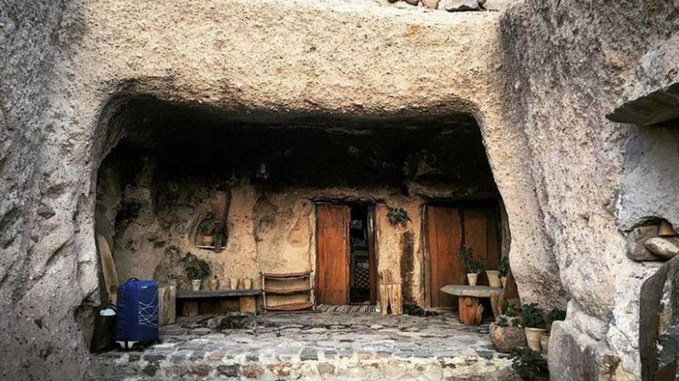 روستای میمند کرمان؛ راهنمای سفر به دهکده صخره‌ای ایران