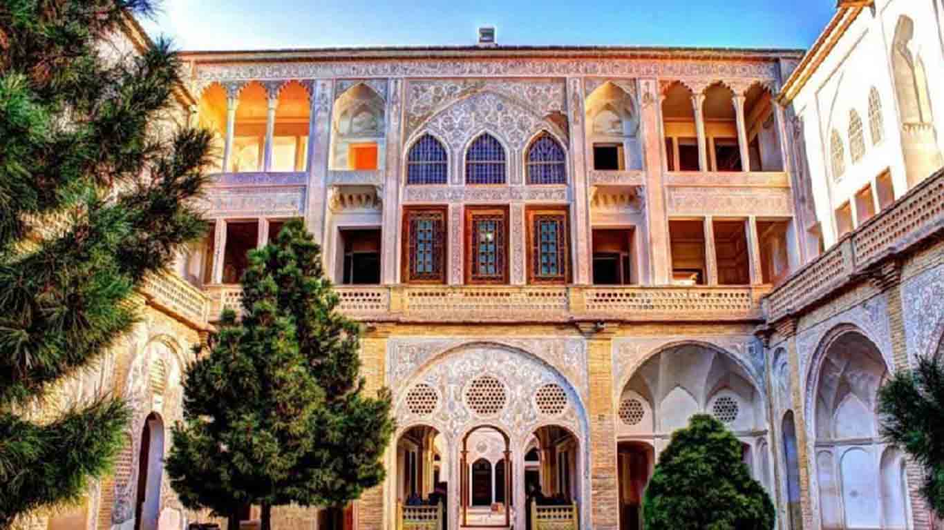 نمای معماری تاریخی خانه عباسیها کاشان