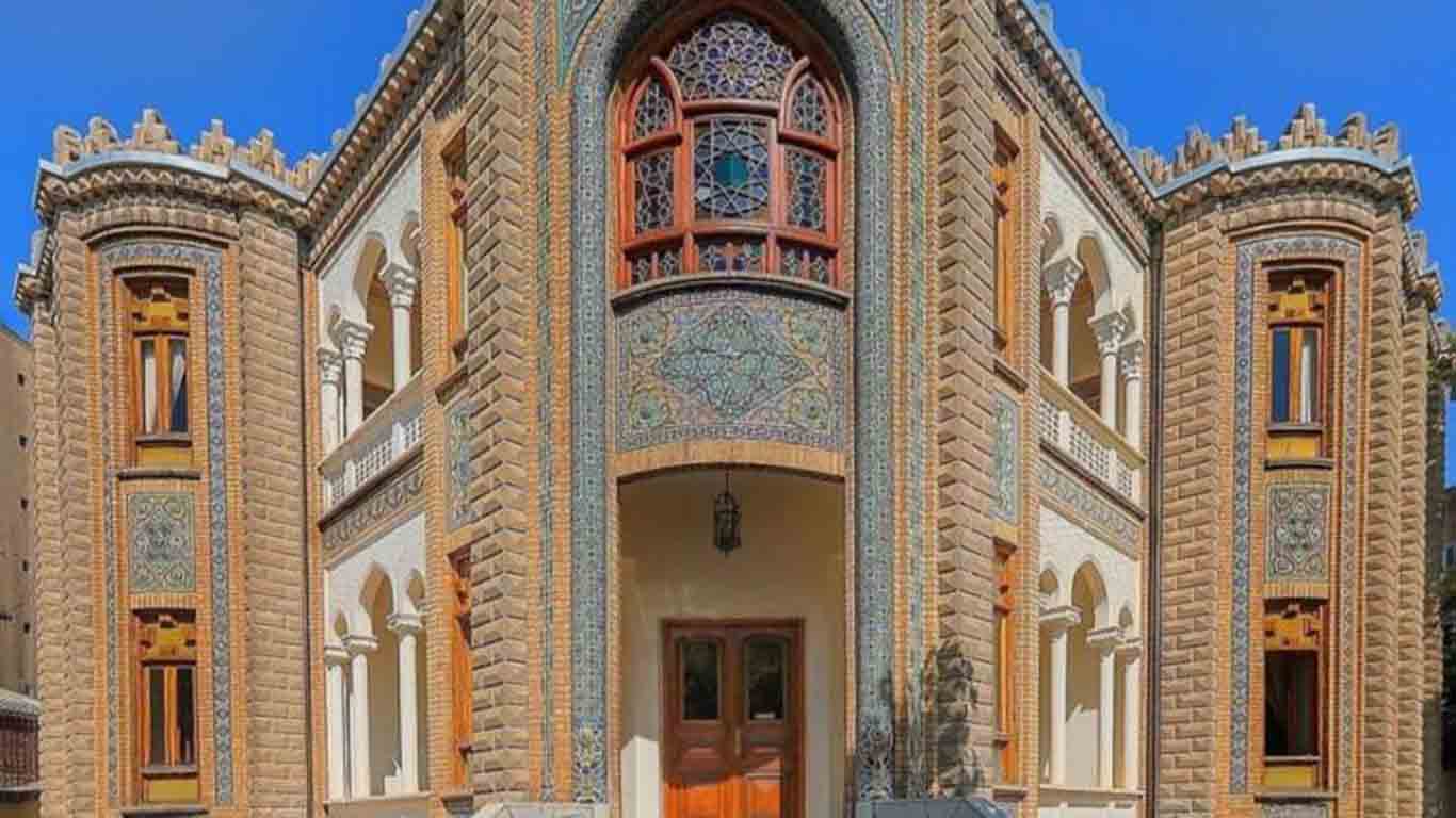 آجرکاری و تزئینات نمای عمارت کوشک تهران