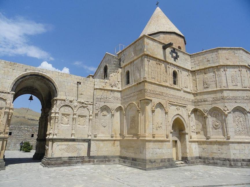 نمایی زیبا از قره کلیسا در آذربایجان غربی