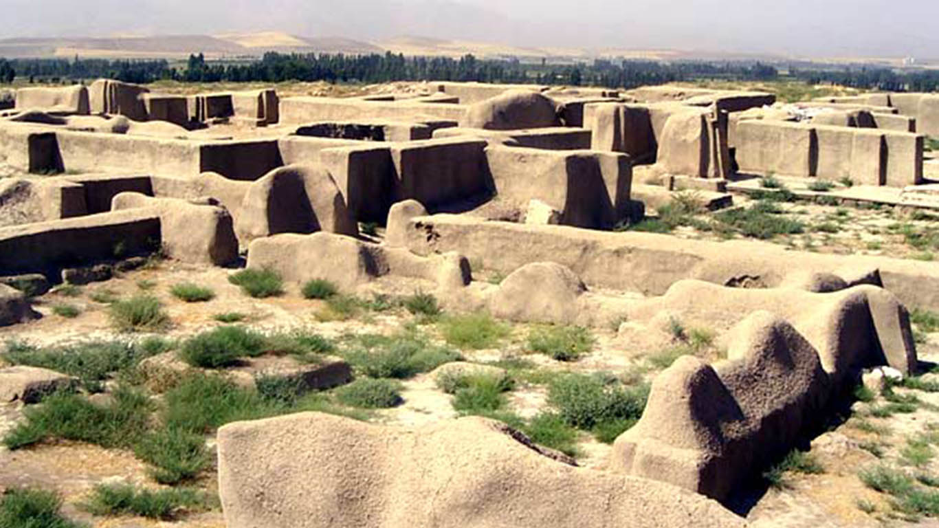 بقایای باستانی و معماری محوطه حسنلو در نقده