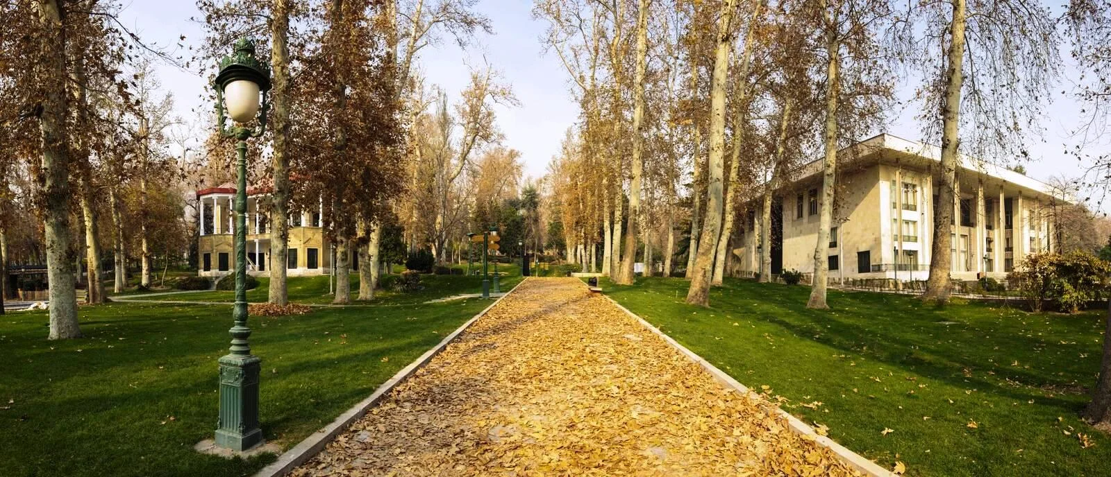 باغ نیاوران تنها فضای سبز پیرامون کاخ‌ها نیست؛ خود باغ بخشی از میراث تاریخی مجموعه محسوب می‌شود