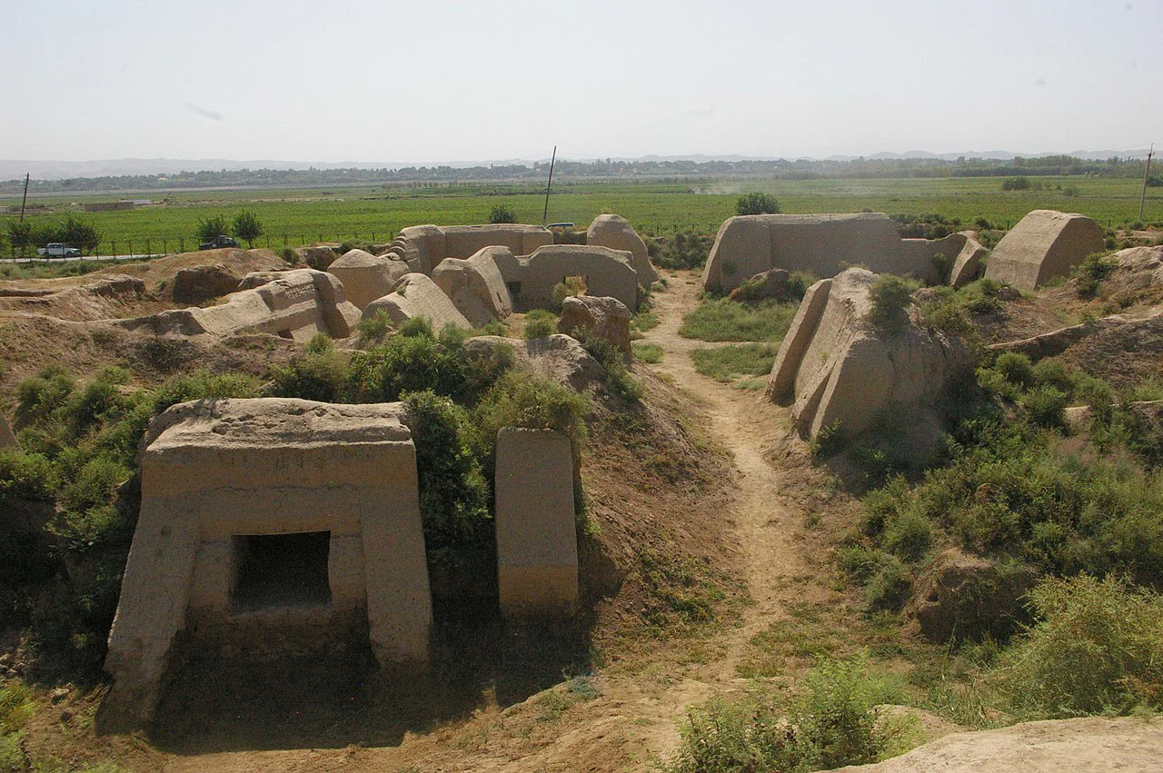 اجنّه‌ تپّه، صومعه بودایی