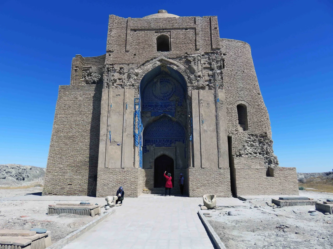 مقایسهی تطبیقی معماری بخارا و سمرقند با خراسان بزرگ