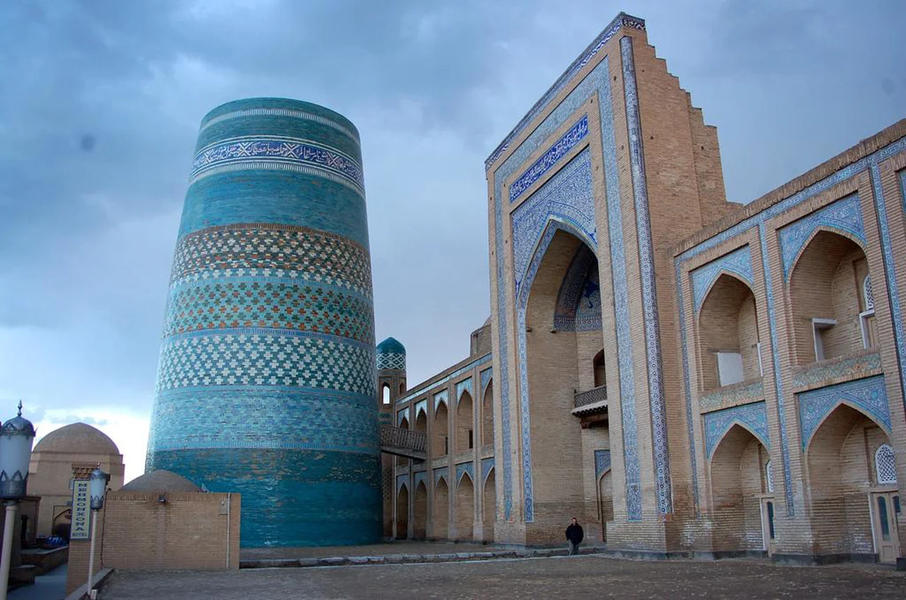 مدرسه محمدامین‌خان خیوه؛ شاهکار معماری خوارزم در کنار کلته منار