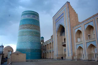 مدرسه محمدامینخان خیوه؛ شاهکار معماری خوارزم در کنار کلته منار