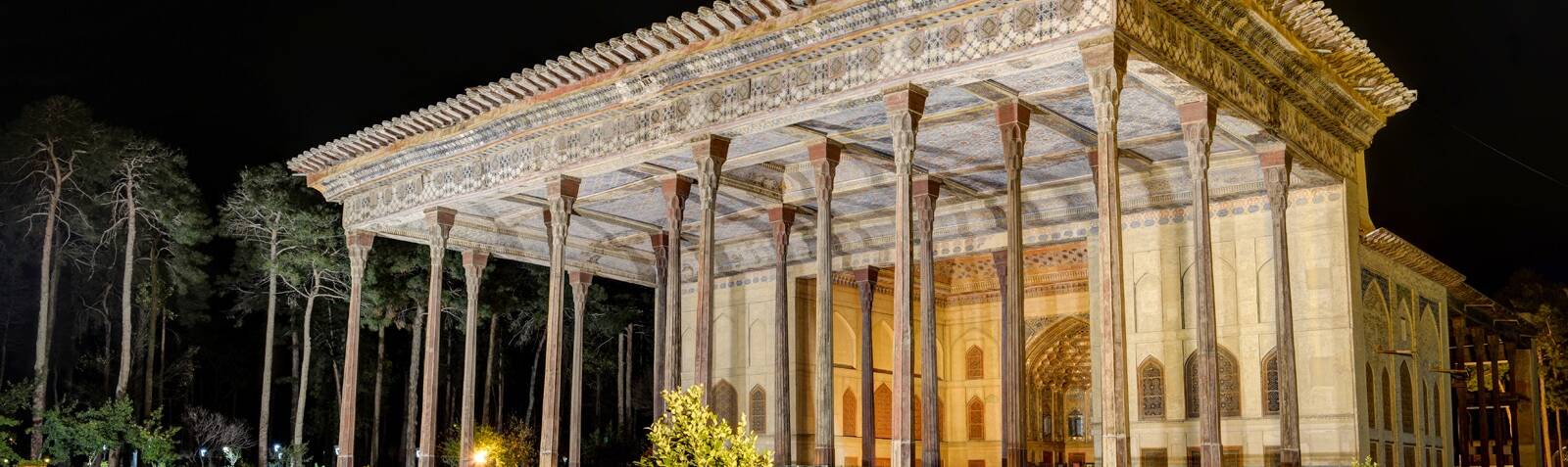 کاخ چهلستون