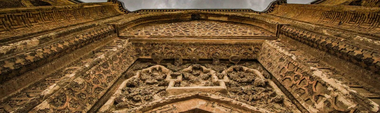 گنبد علویان همدان؛ شاهکار معماری و گچ‌بری دوره سلجوقی