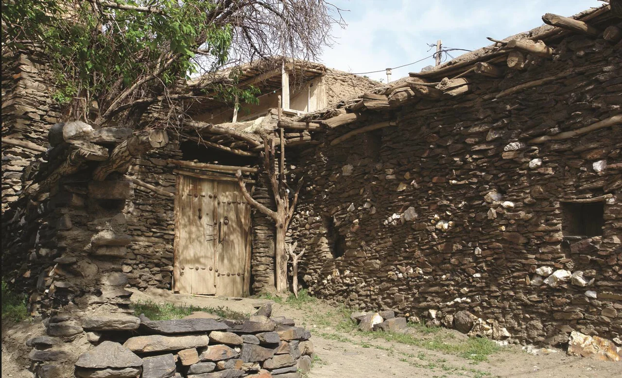 روستای ورکانه همدان؛ دهکده سنگی ایران در دامنه کوه الوند