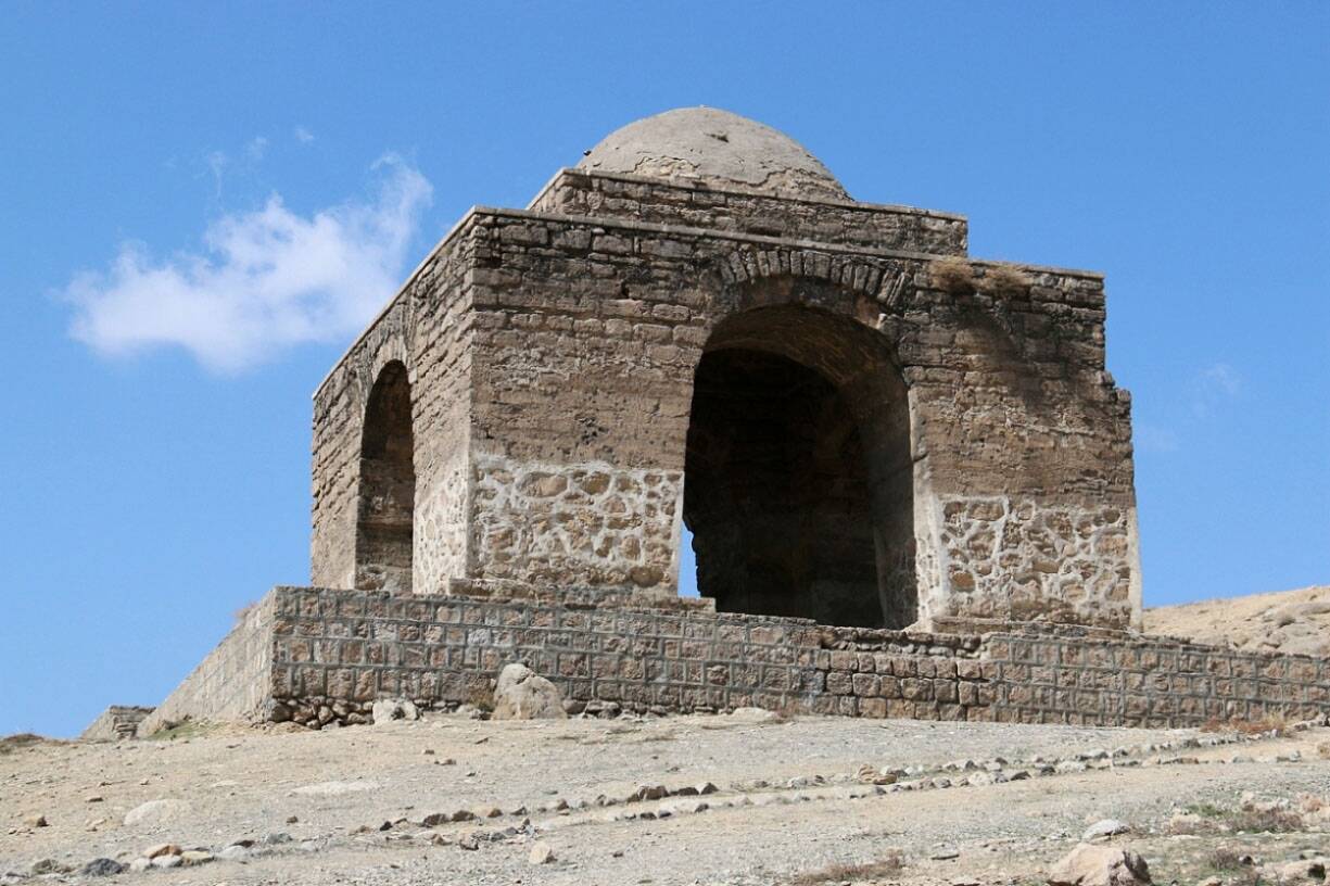 آتشکده چهارتاقی نیاسر