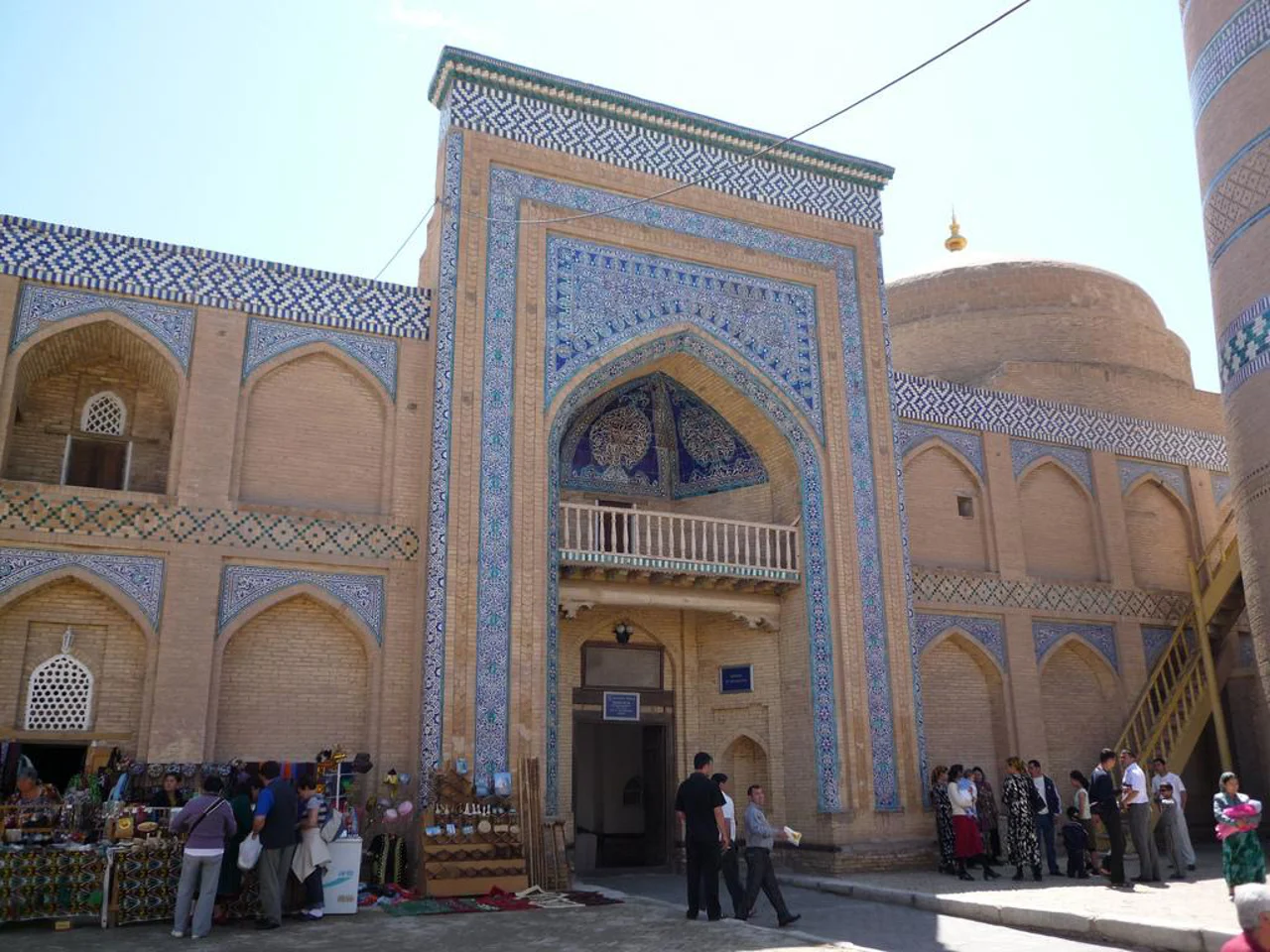 مجموعه اسلام خواجه خیوه؛ مناره بلند و مدرسه کوچک ایچان‌قلعه