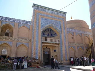 مجموعه اسلام خواجه خیوه؛ مناره بلند و مدرسه کوچک ایچانقلعه