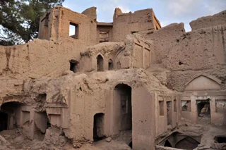 ارگ بهارستان بیرجند؛ باغ زرشکی، معماری و وضعیت مرمت