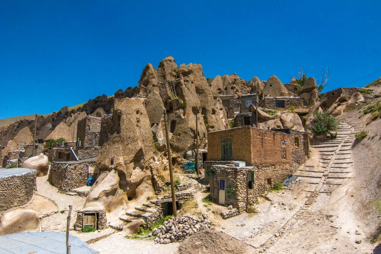 روستای کندوان تبریز؛ سفر به خانه‌های سنگی زنده در دامنه سهند