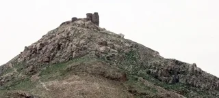 قزقلعه تاکستان؛ تاریخچه، معماری و راهنمای صعود به قلعه دختر