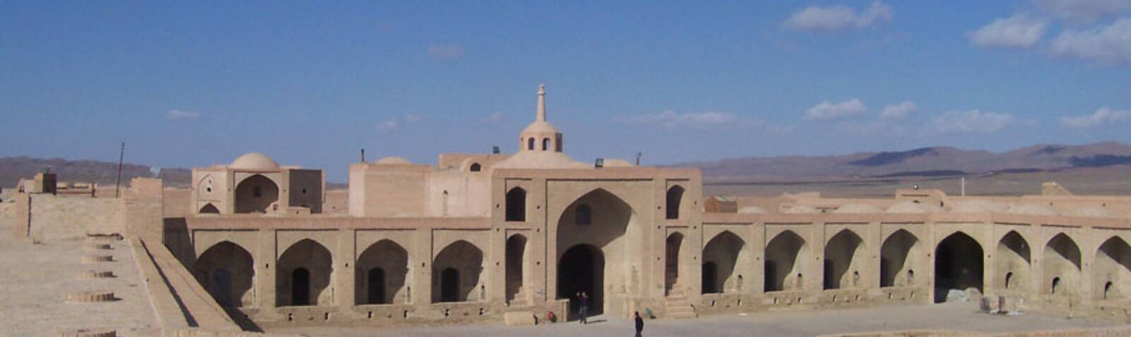 کاروانسرای میان دشت