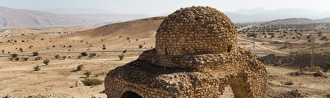 چهارطاقی نقارهخانه فراشبند؛ معماری ساسانی و راهنمای بازدید