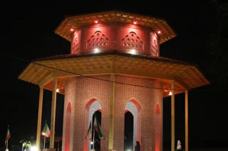 آرامگاه میرزا کوچک خان جنگلی در رشت؛ تاریخ، معماری و راهنمای بازدید